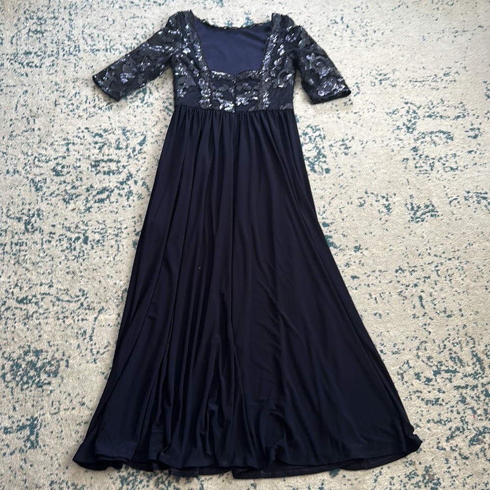 Vera Wang Formal Gown - Picture 6 of 8